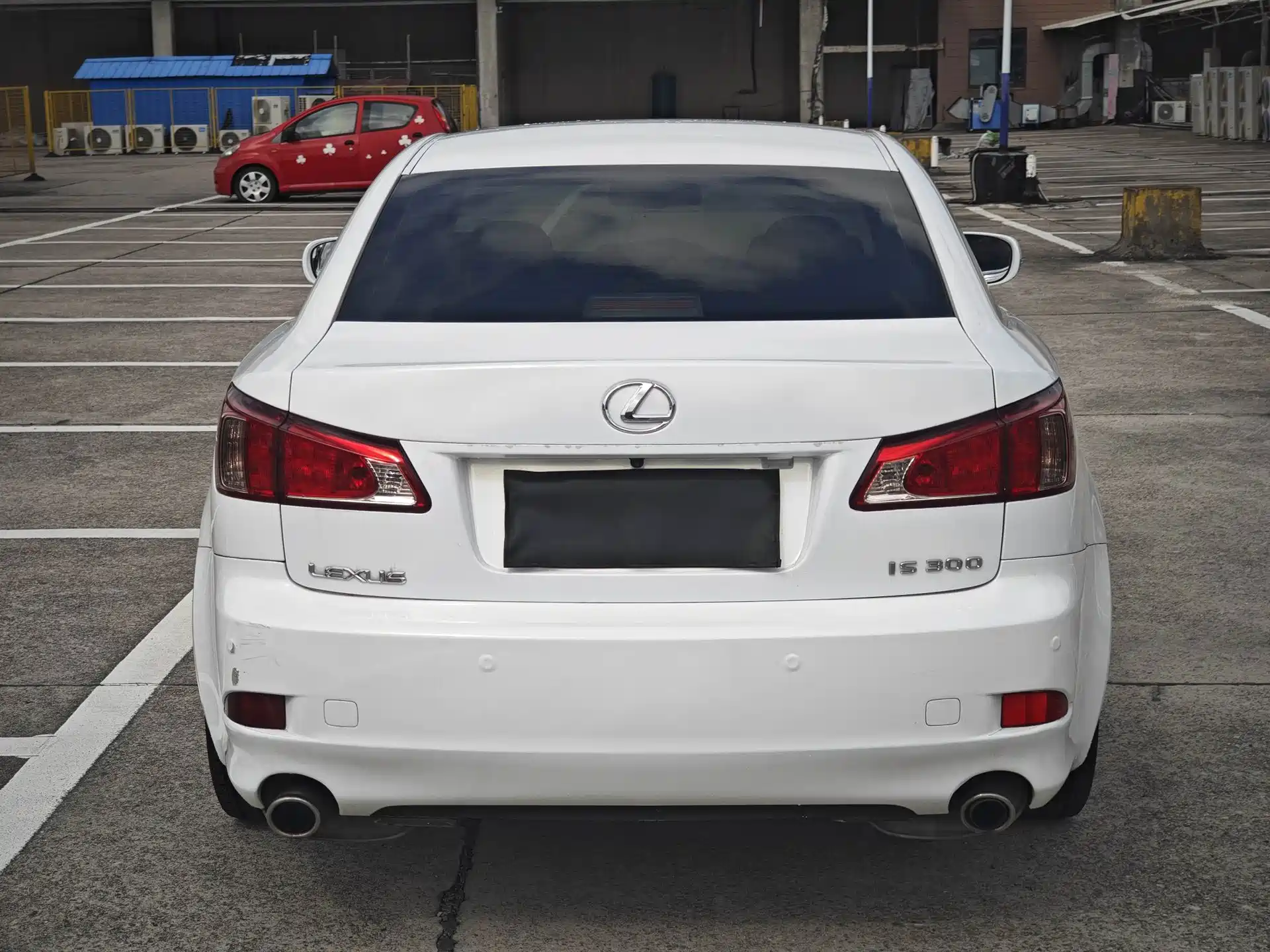 Photo 6 - Lexus IS