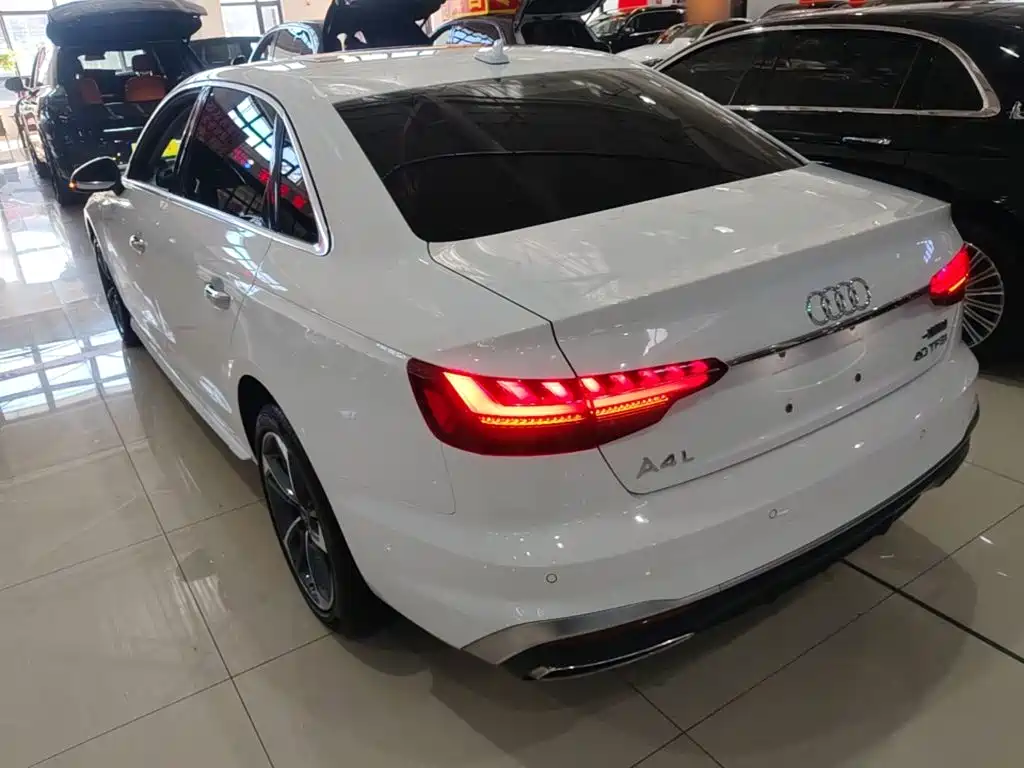 Фото 5 - Audi A4L