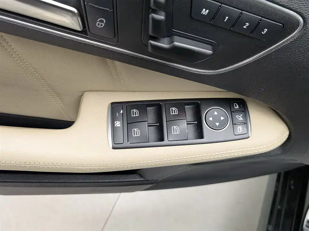 Mercedes-Benz E-Class 2013 E 300 L Fashion фото 9