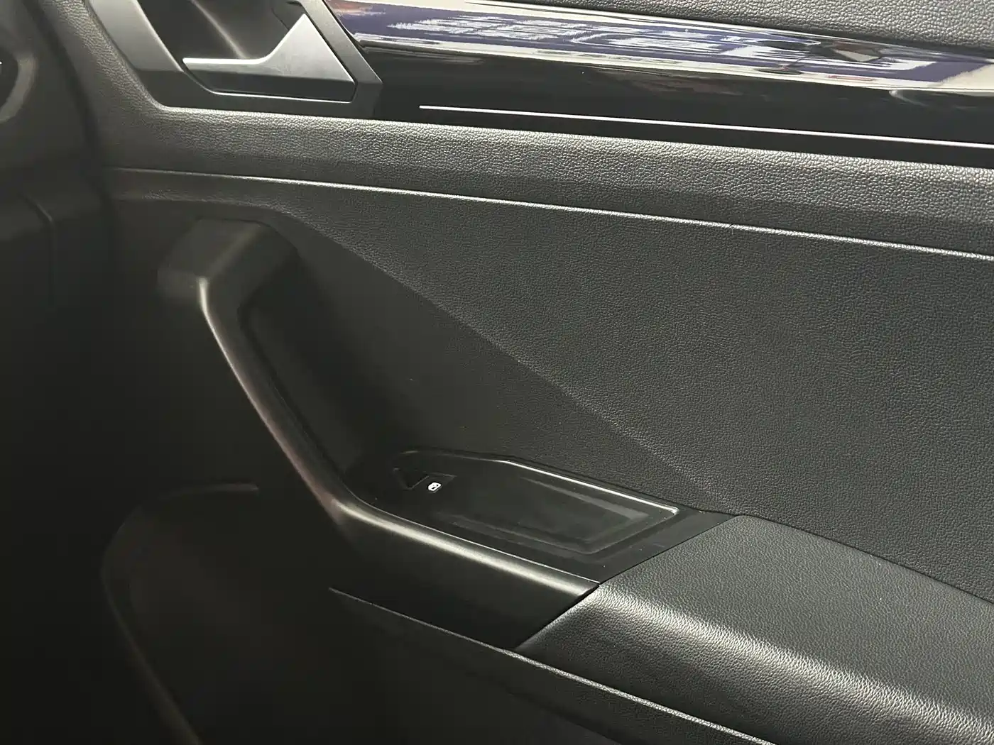 VOLKSWAGEN T ROC EXPLORING SONGS