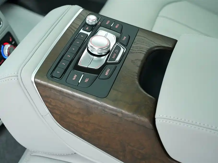 Audi A6L 2012 35 FSI quattro Luxury фото 14