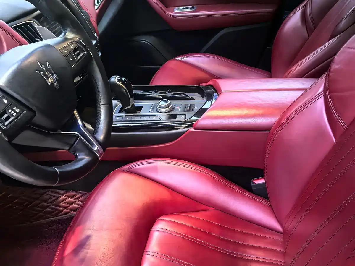 Photo 4 - Maserati Levante