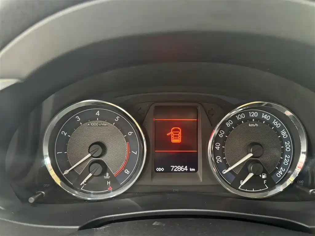 Toyota Corolla 2014 1.6L Manual GL-i фото 11