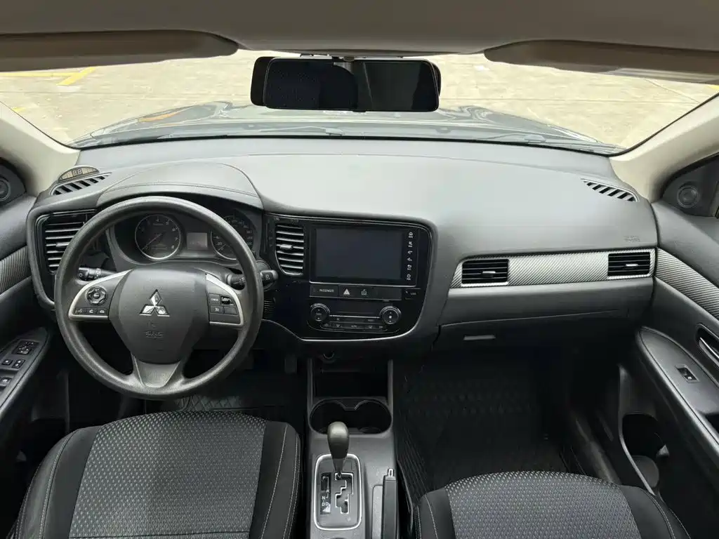 Mitsubishi Outlander 2016 2016 2.0L 2WD Fashion Edition 5-seater