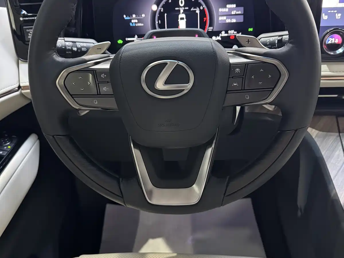 Lexus LM 2023 500h 6-Seater Prestige Edition фото 9