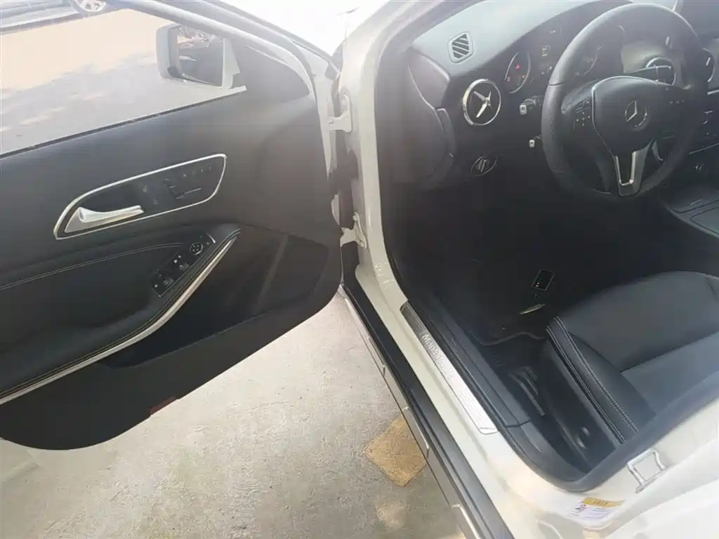 Mercedes-Benz GLA 2015 GLA 200 Dynamic фото 16