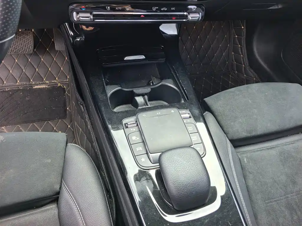 Mercedes-Benz A-Class 2021 A 200 L Sport Sedan Fashion Edition фото 14
