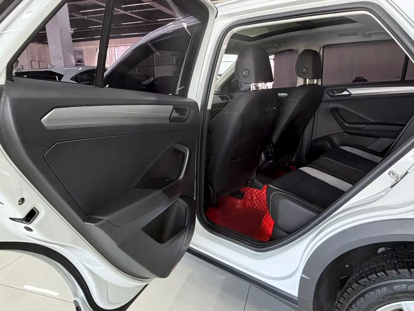 VOLKSWAGEN T ROC EXPLORING SONGS