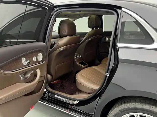 Фото 9 - Mercedes-Benz E-Class