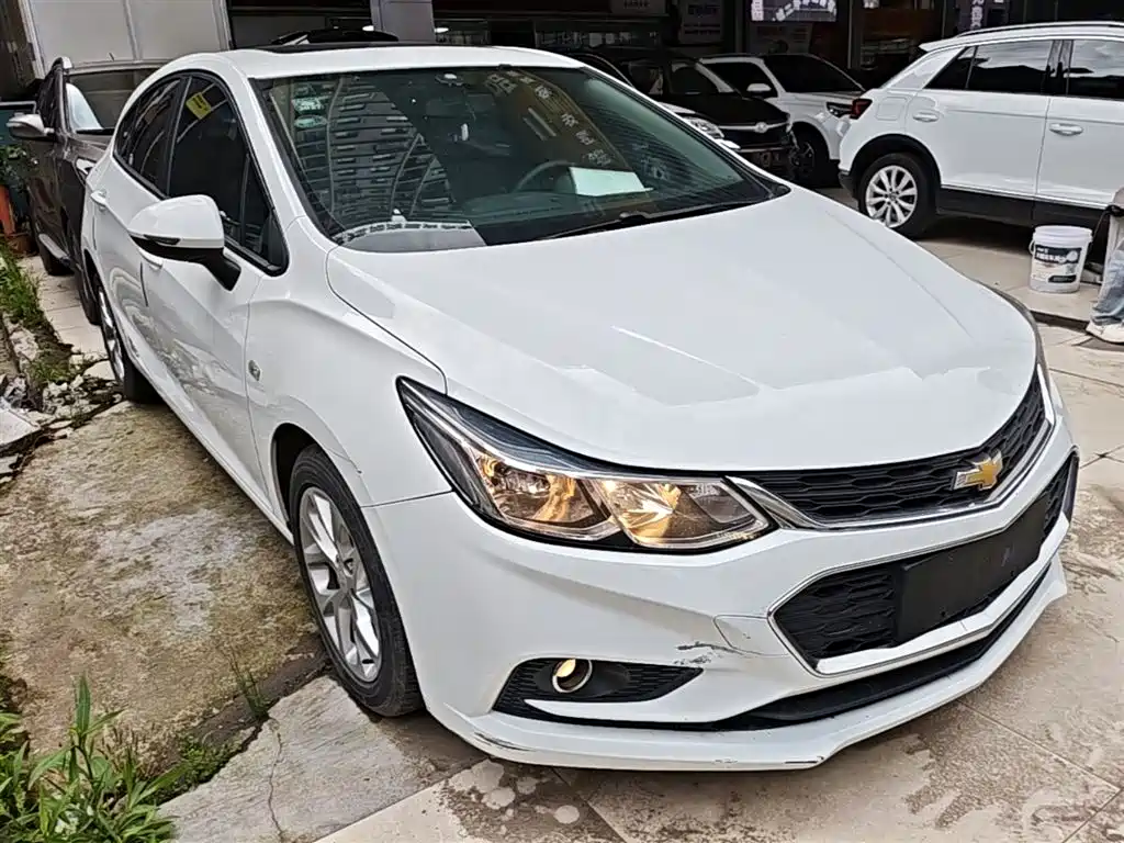 Chevrolet Cruze 2018 Hatchback 320 Automatic Stylish Edition фото 4