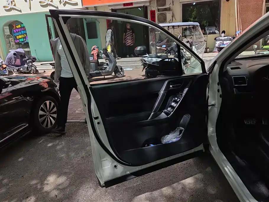 Subaru Forester 2016 2.0i Fashion Navigation Edition фото 7