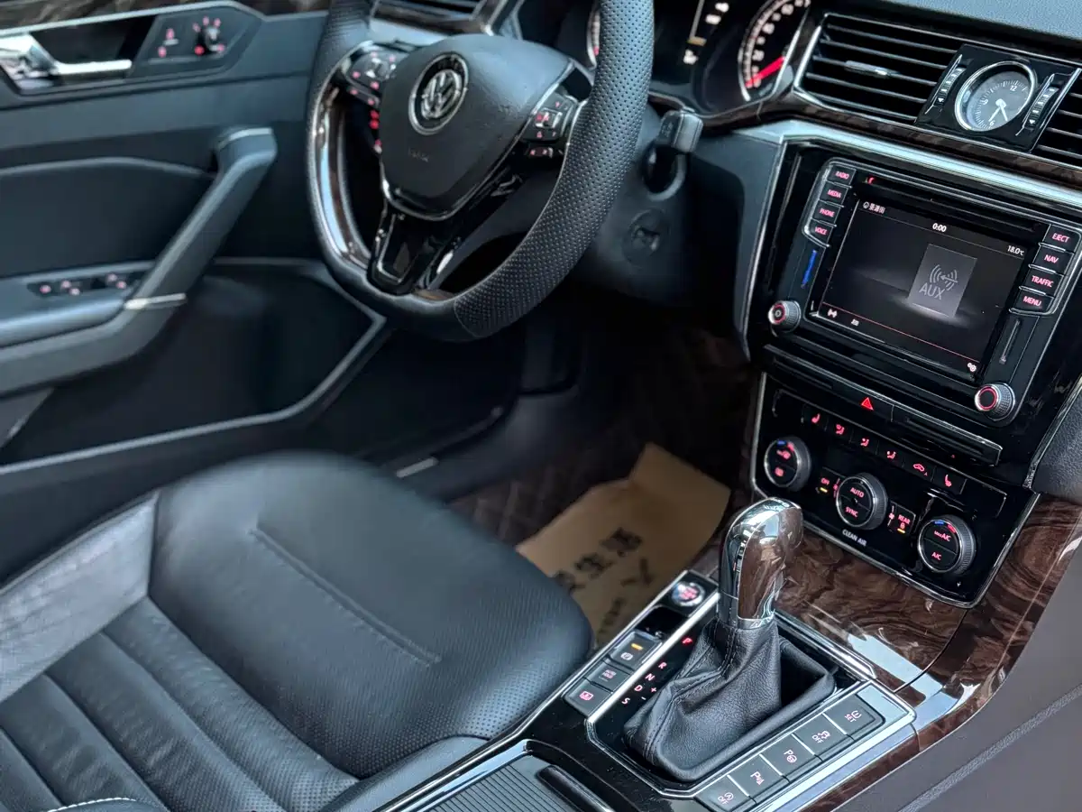 Volkswagen Passat 2016 380TSI DSG Premium Edition фото 10