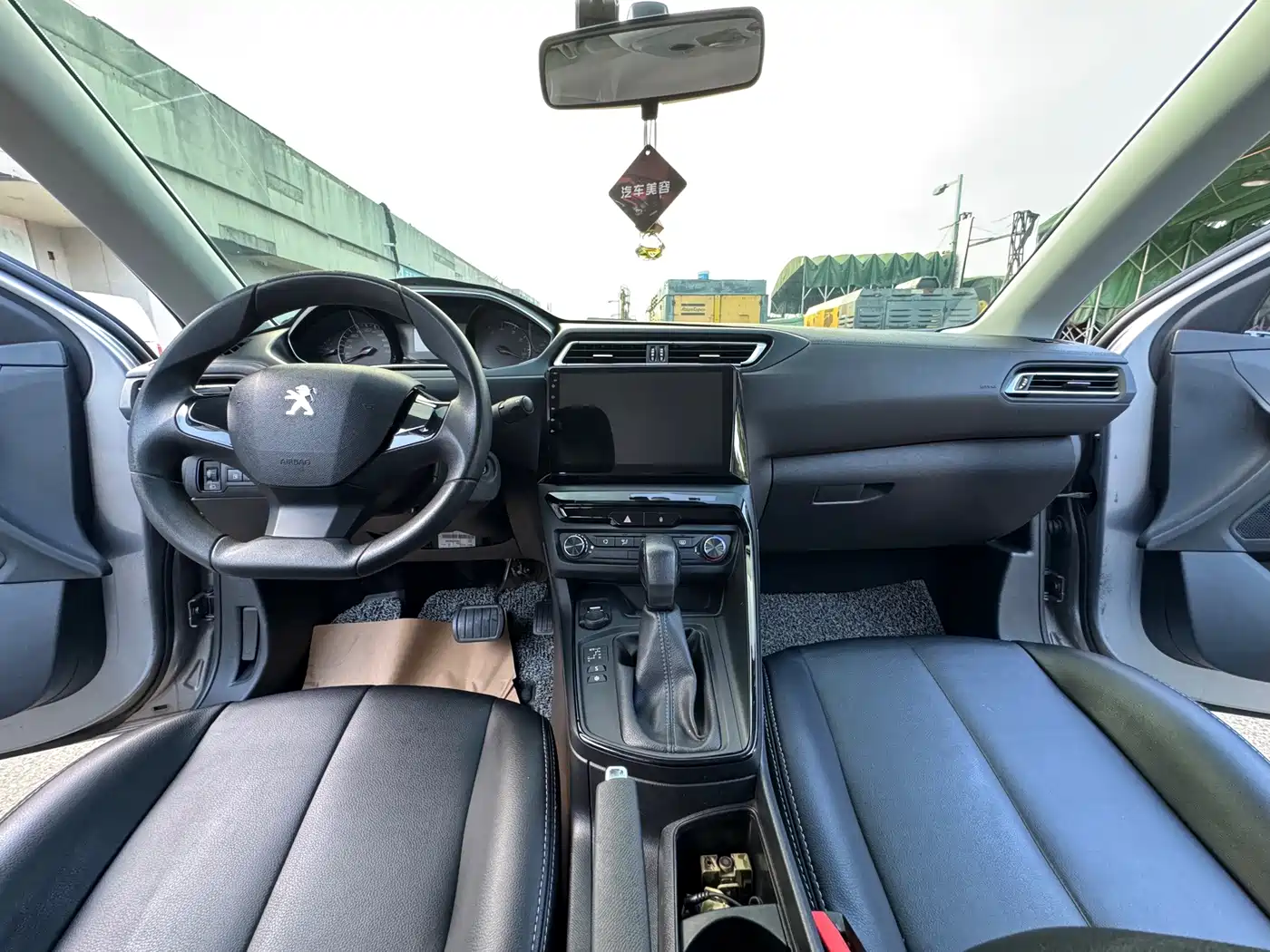 Фото 9 - Peugeot 308