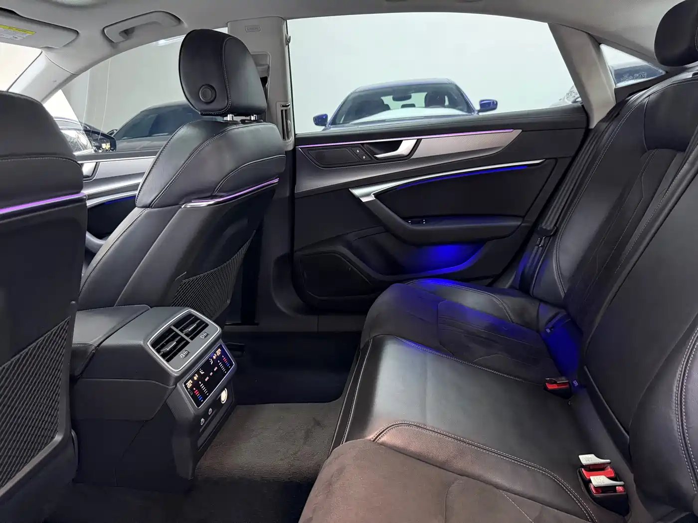 Audi A7L 2024 45TFSI S-line Dream Edition Crystal Package фото 6