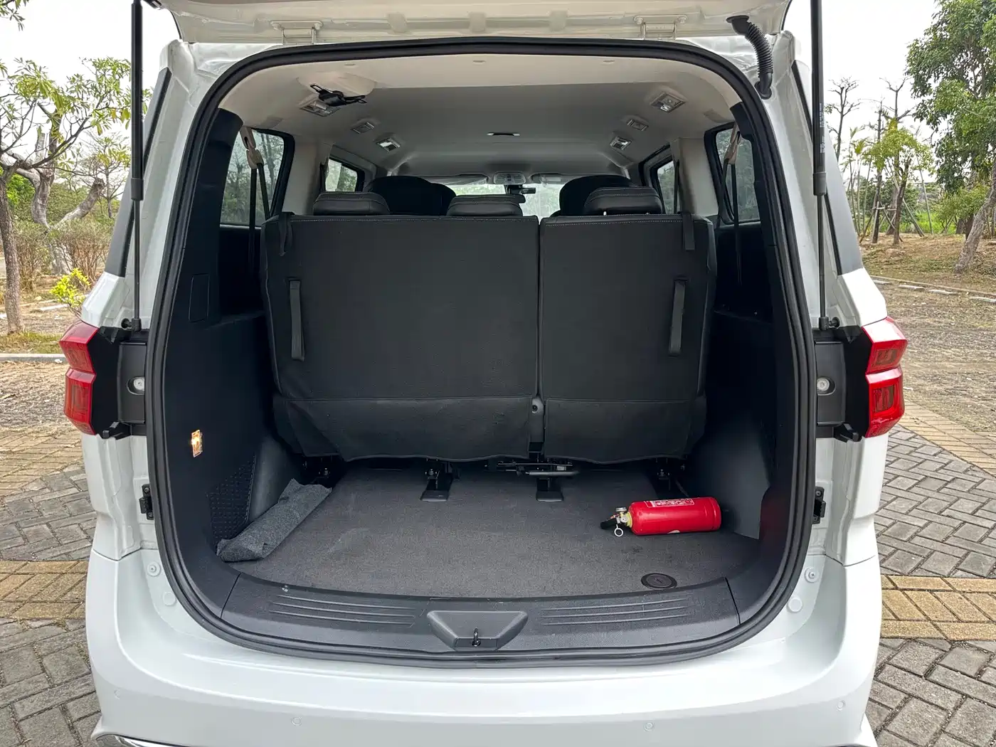 SAIC Maxus Maxus G20 2023 ES 2.0T Gasoline Automatic Premium Edition фото 17
