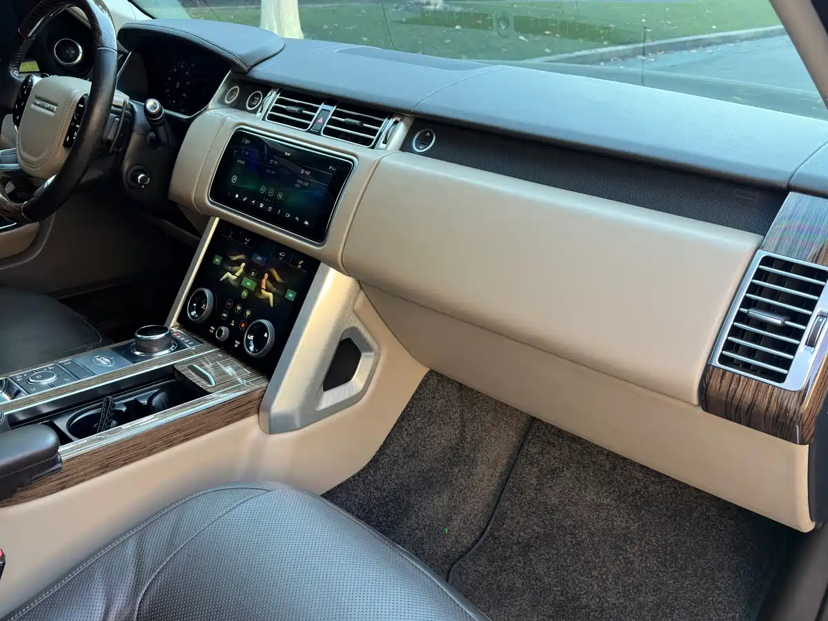 Land Rover Range Rover 2018 3.0 SC V6 Vogue Heritage Extended Edition фото 12