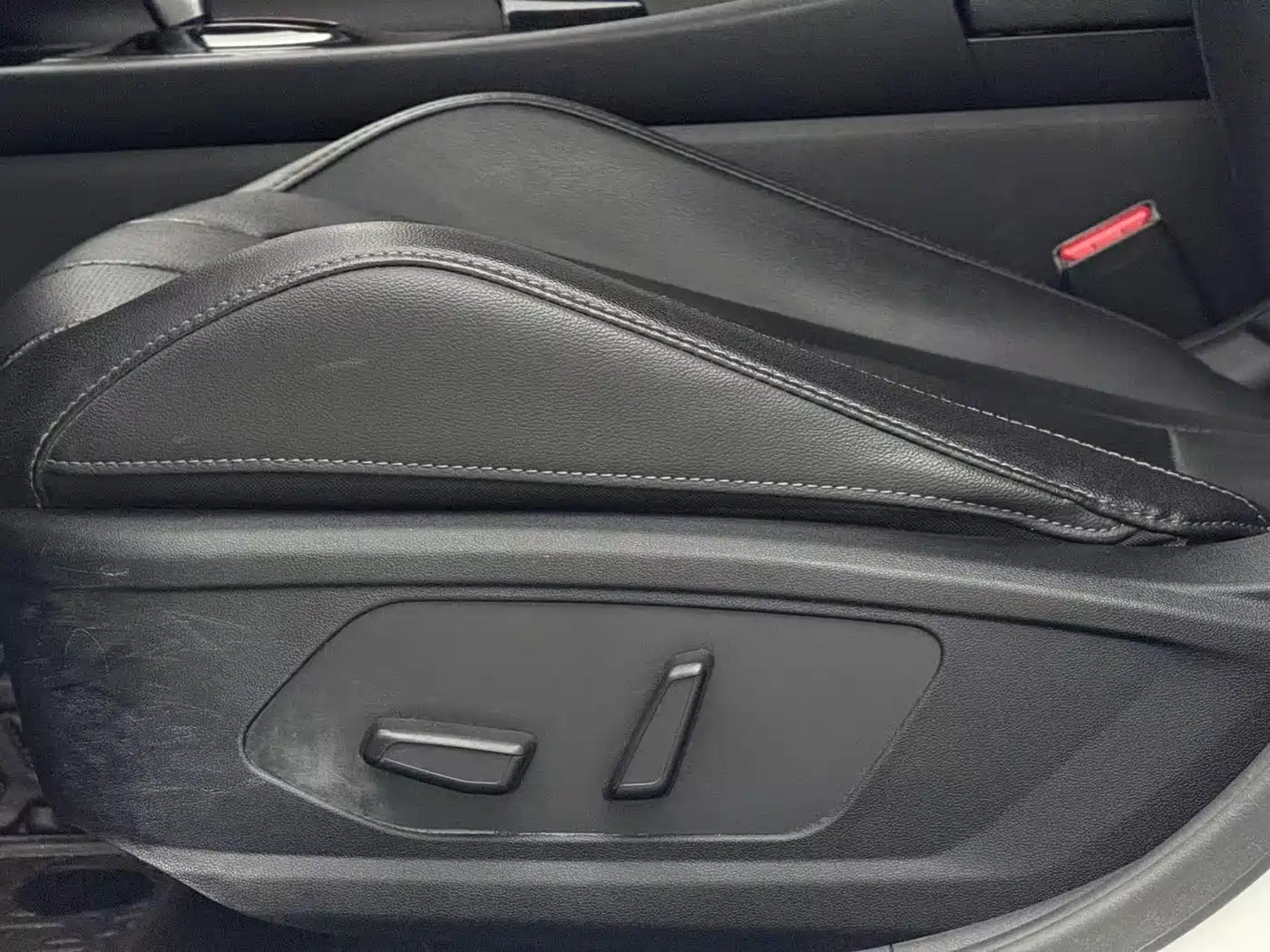 Hyundai Elantra 2022 1.5L CVT LUX Premium Edition фото 17