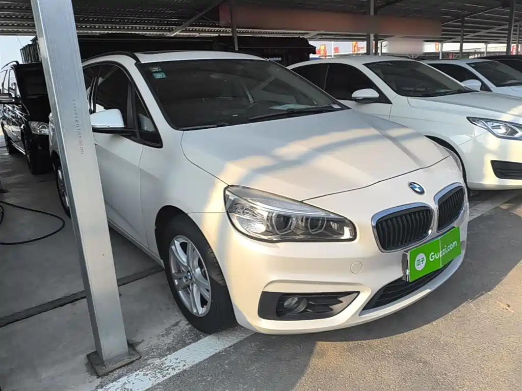 BMW 2 Series Touring 2016 218i Leading фото 4