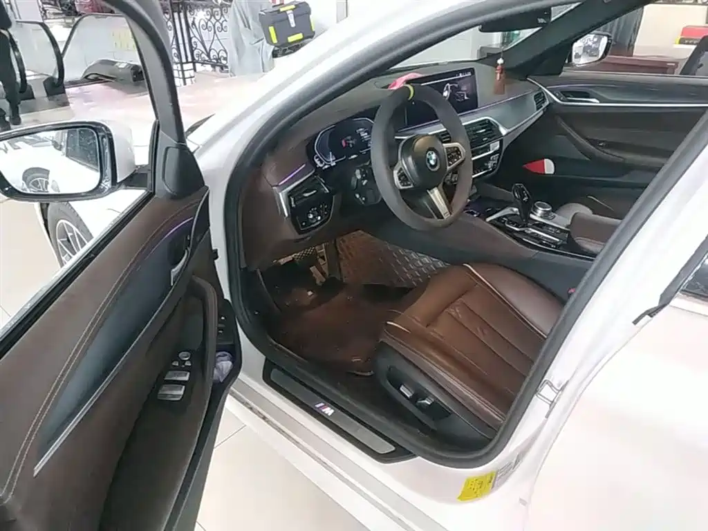 BMW 5 Series New Energy 2021 535Le M Sport Package фото 12