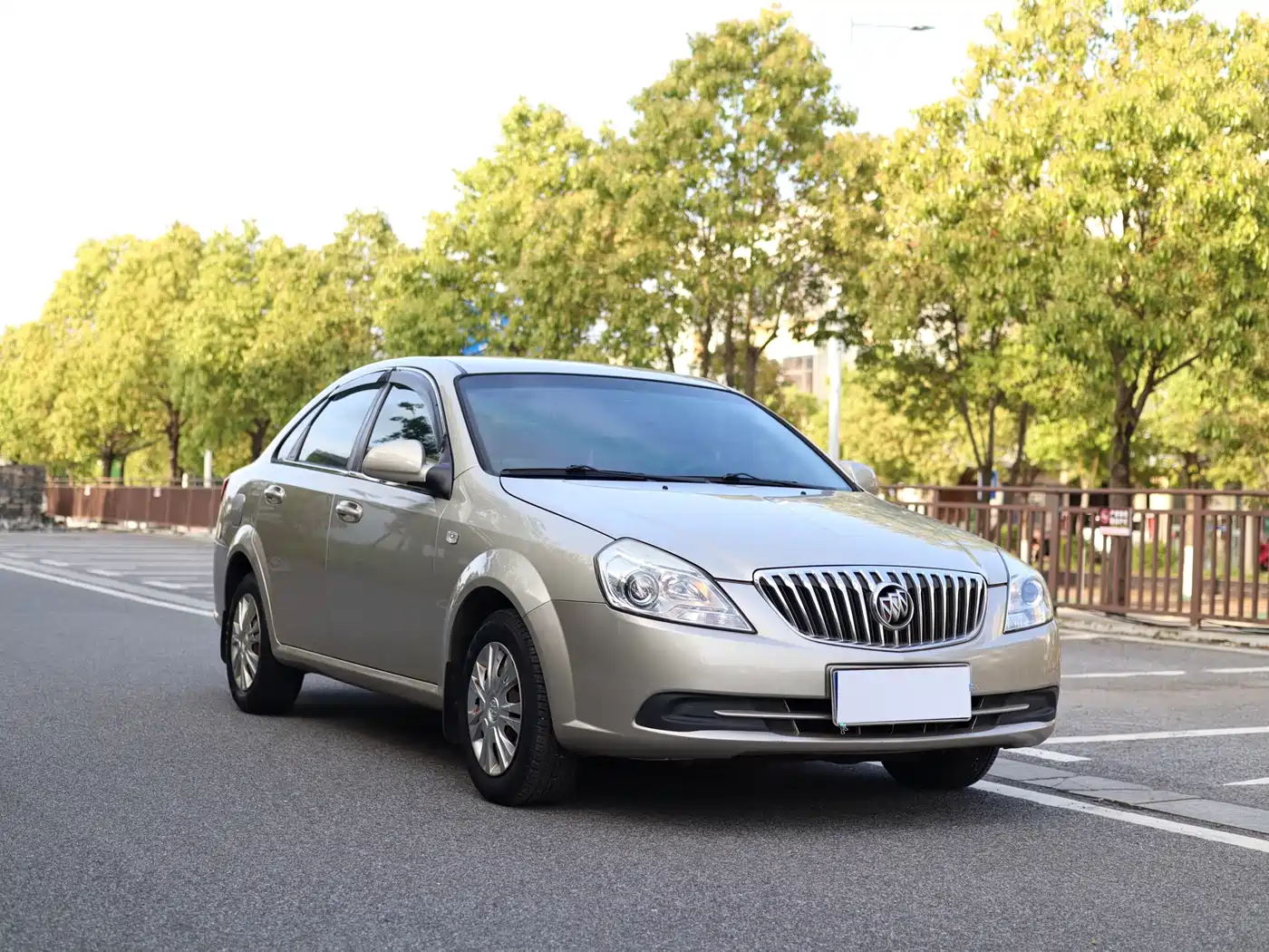 Buick Excelle 2015 1.5L Automatic Classic фото 2