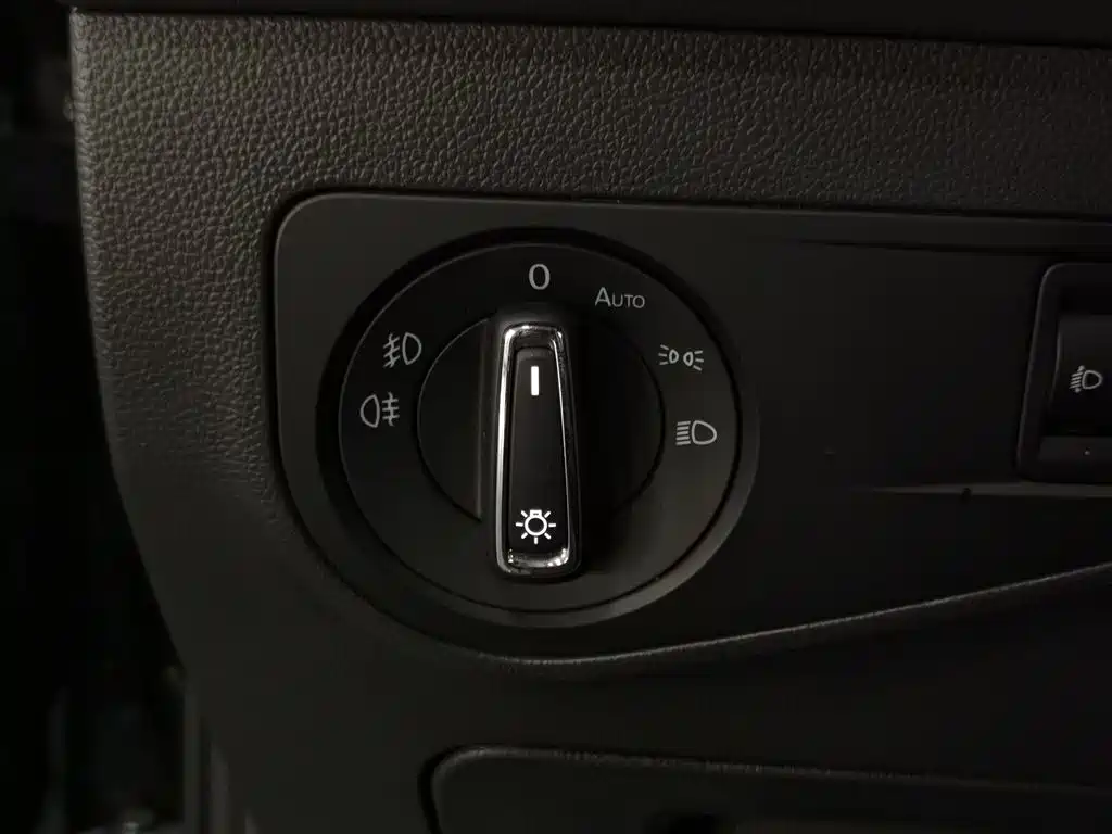 Volkswagen Tiguan L 2021 330TSI Automatic 2WD Smart фото 21