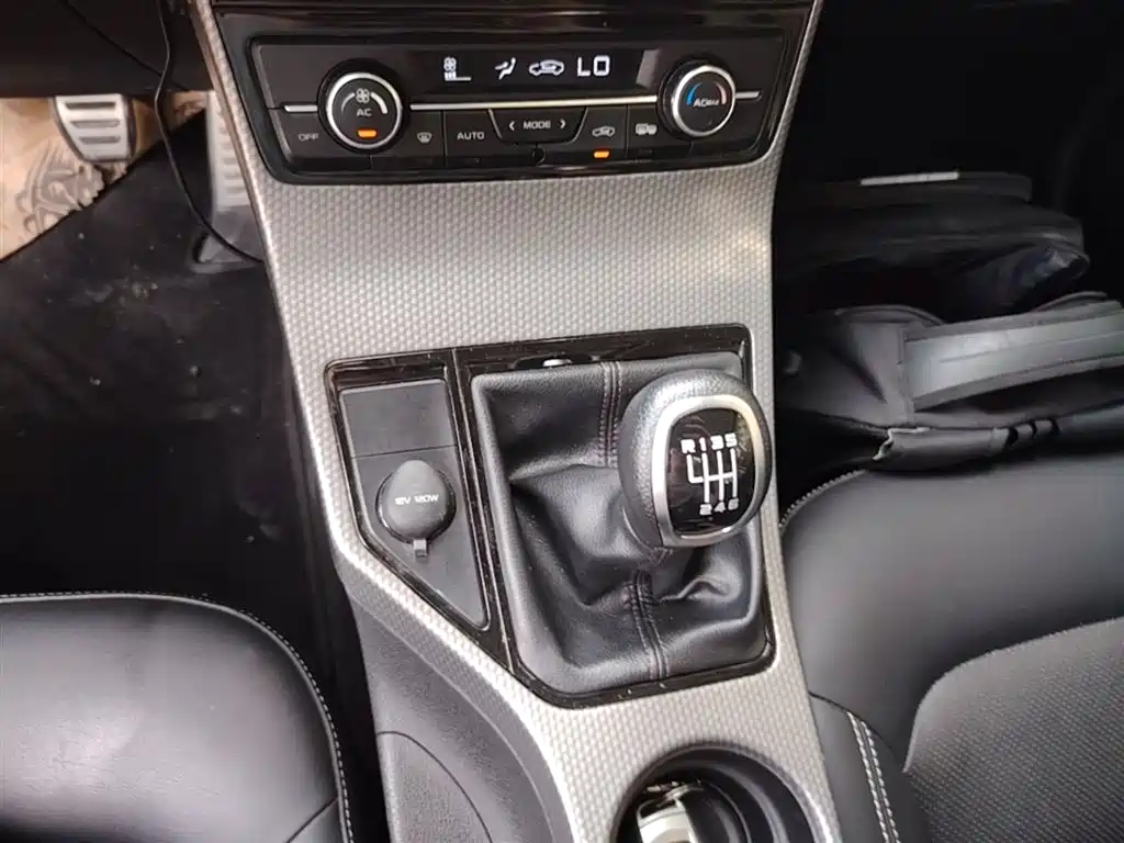 Фото 14 - Geely Emgrand GS