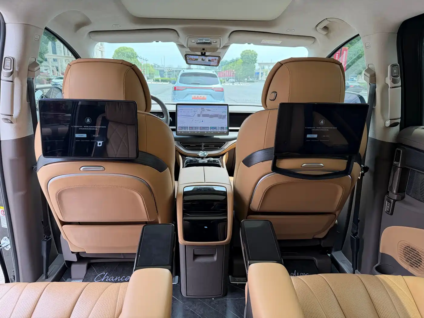 Denza D9 2022 DM-i 970 AWD Flagship фото 15