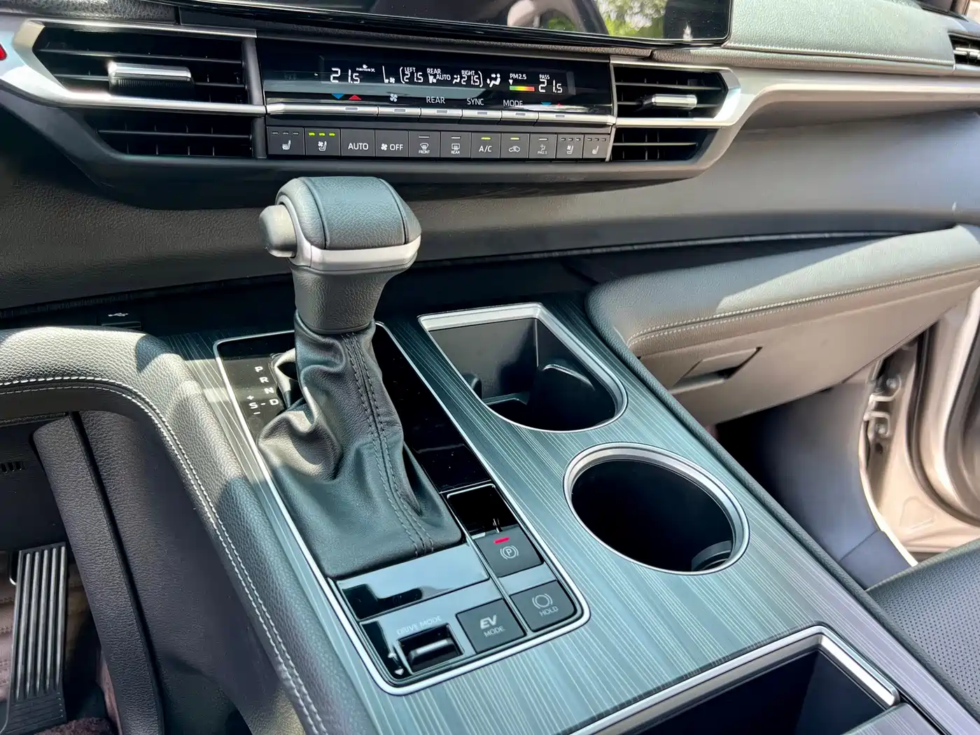 Toyota Sienna 2021 2.5L Hybrid Ultimate Edition фото 19