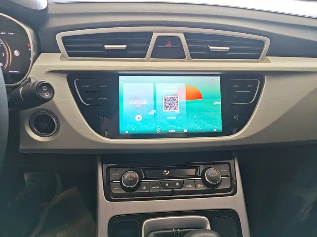 Photo 13 - Geely Atlas