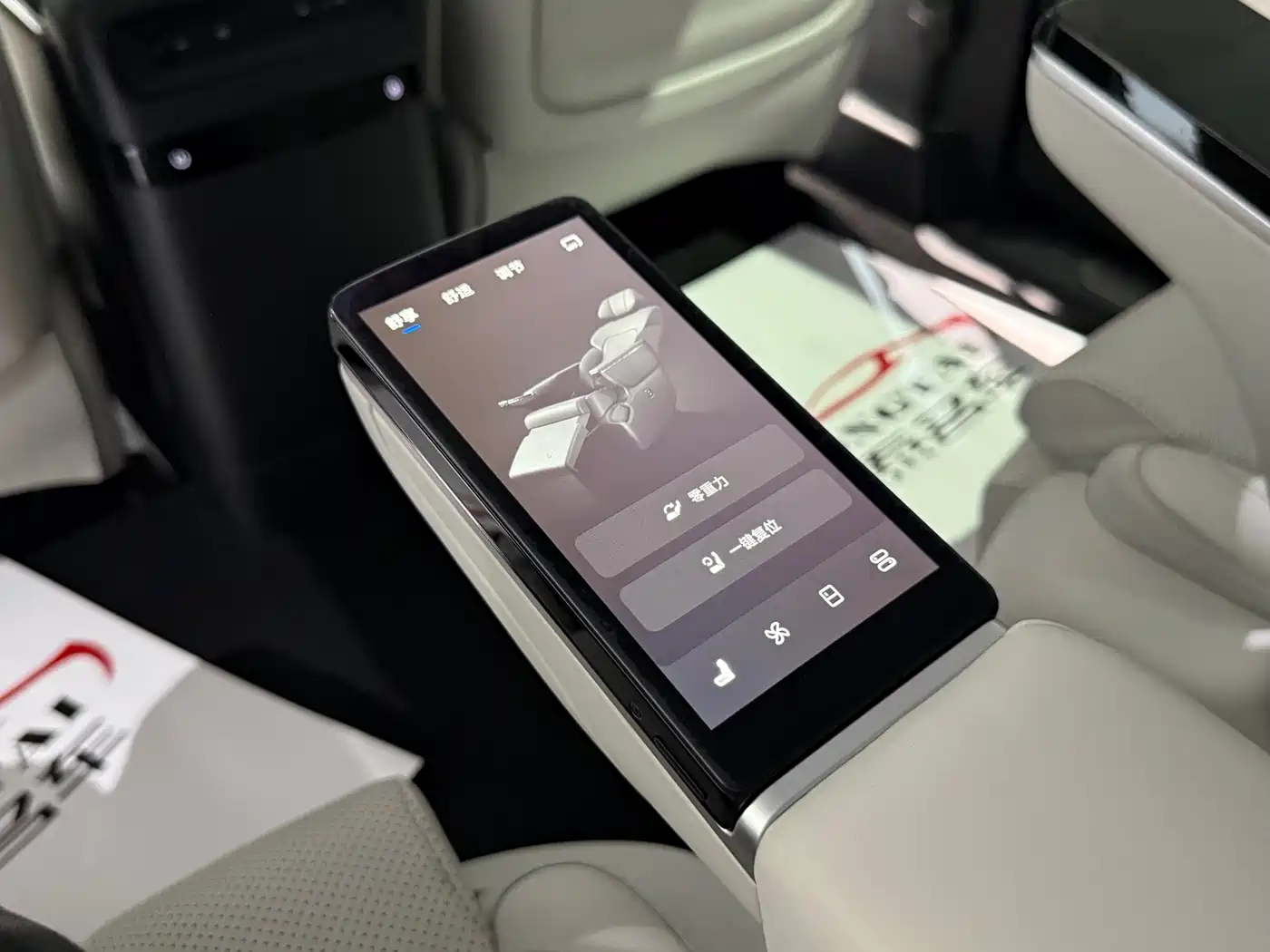 Voyah Auto Voyah Dreamer 2025 PHEV AWD Flagship Kunpeng Edition фото 9