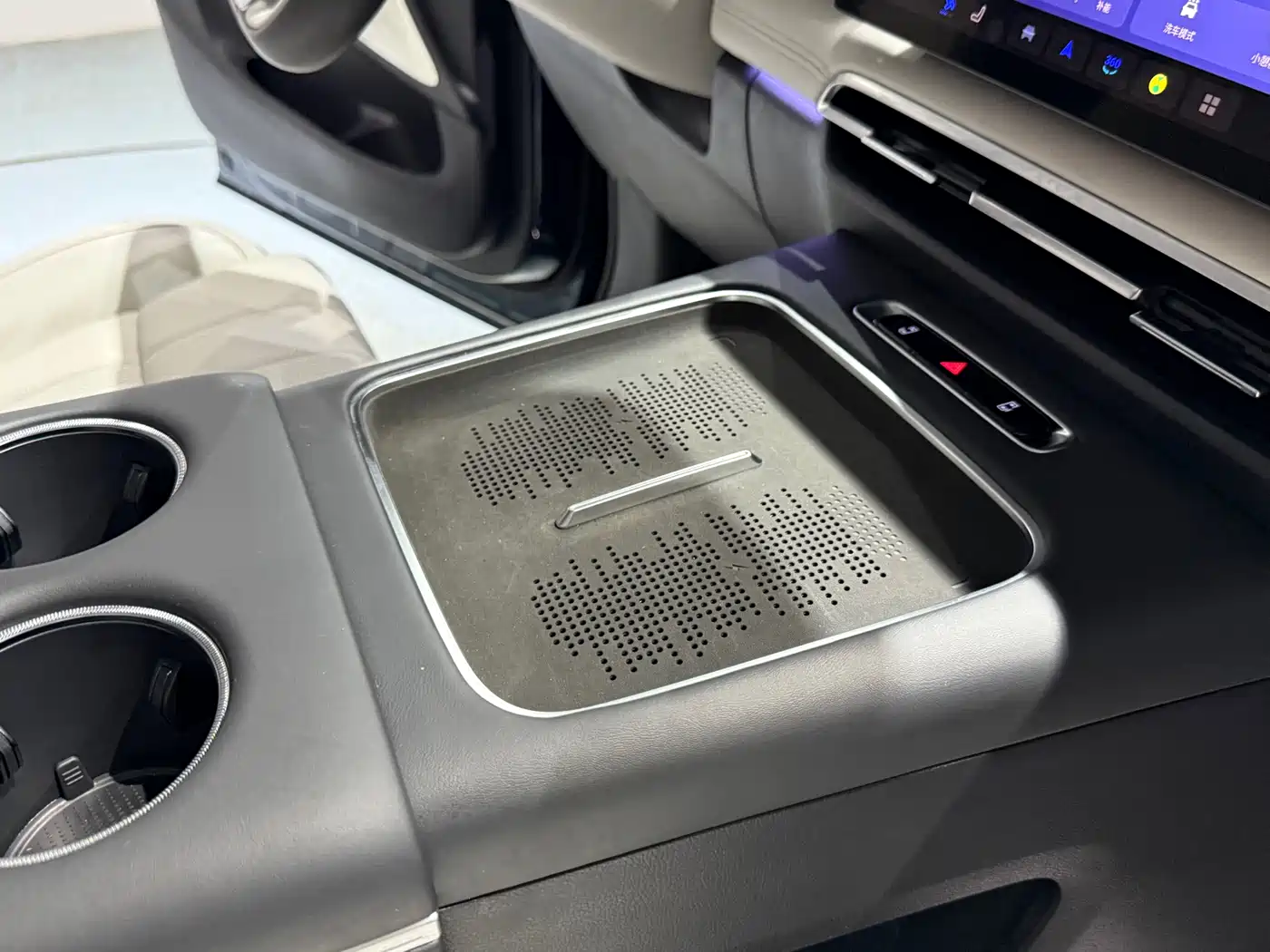 Voyah Auto Voyah Dreamer 2025 PHEV AWD Flagship Kunpeng Edition фото 19