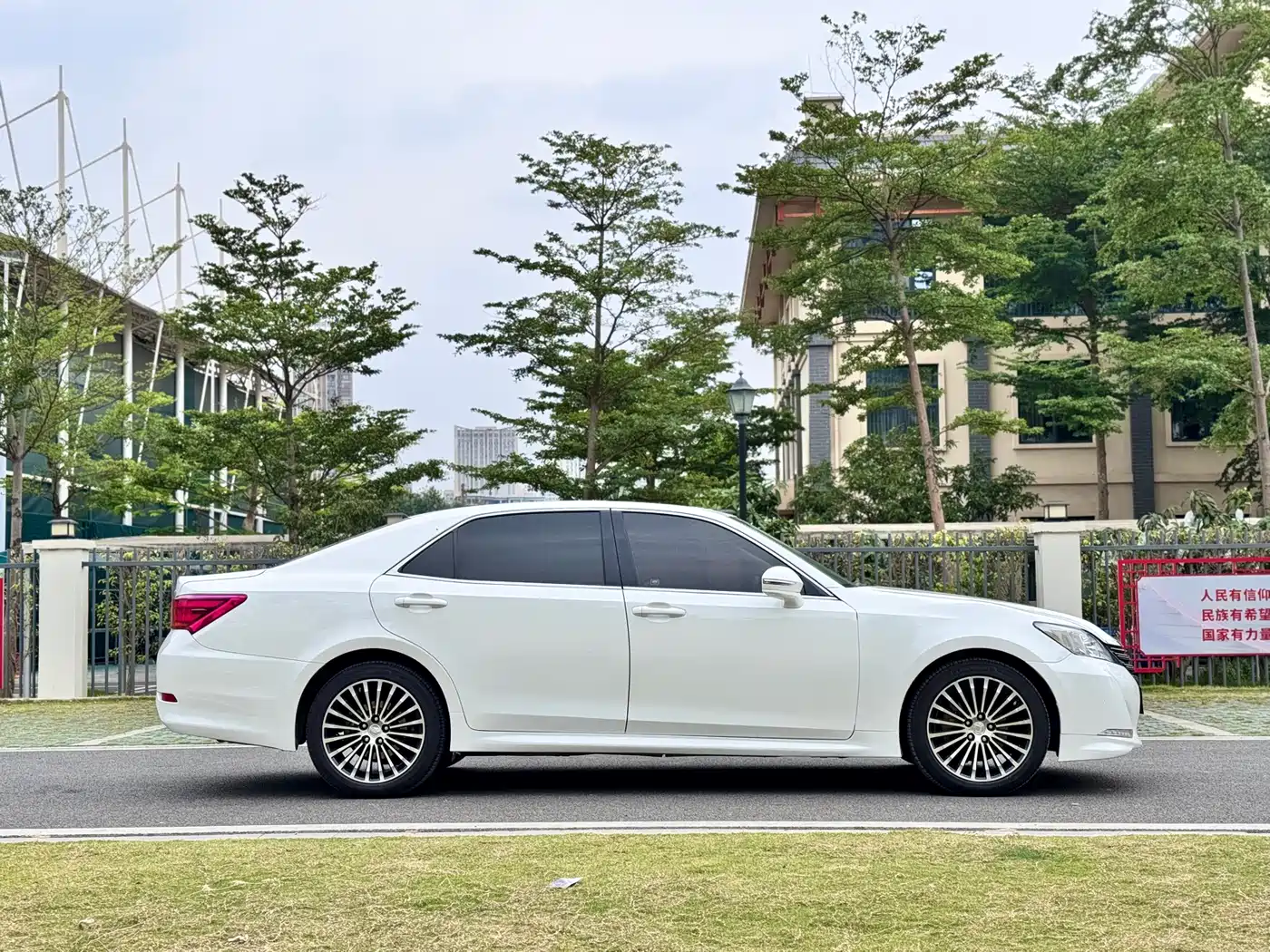 Toyota Crown 2018 2.0T Fashion Edition фото 5