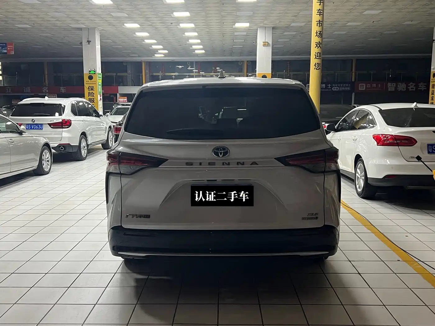 Toyota Sienna 2023 2.5L Hybrid Luxury Edition фото 8