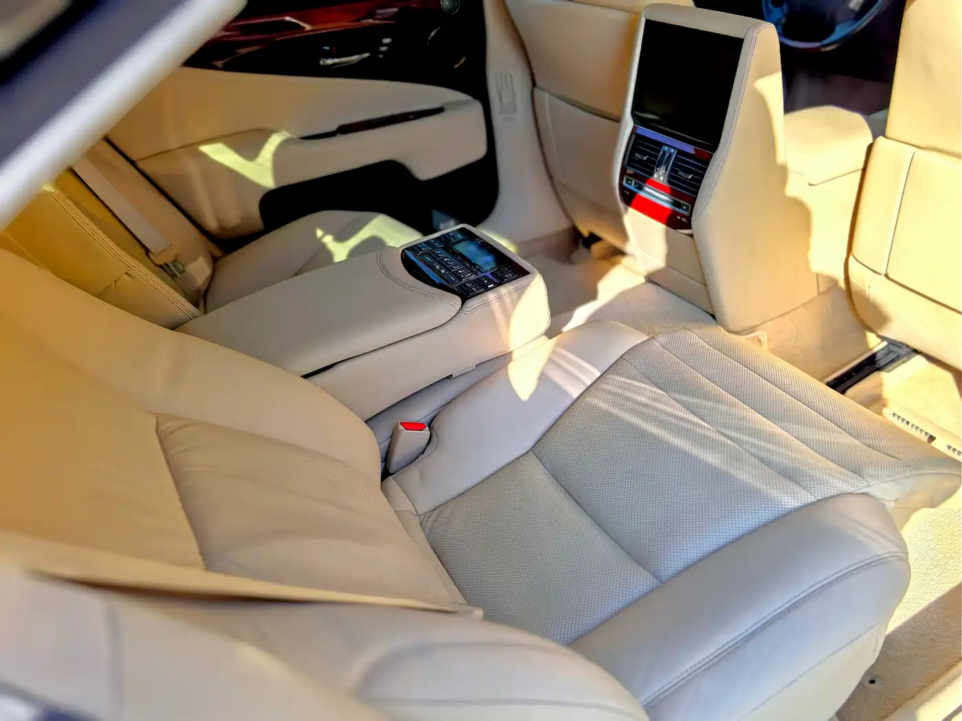 Lexus LS 2010 600hL фото 16