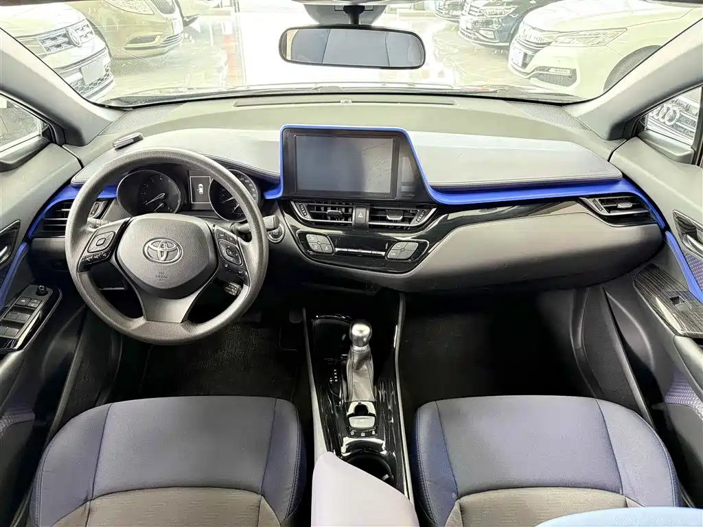 Toyota C-HR 2018 2.0L Leading Edition China V фото 6