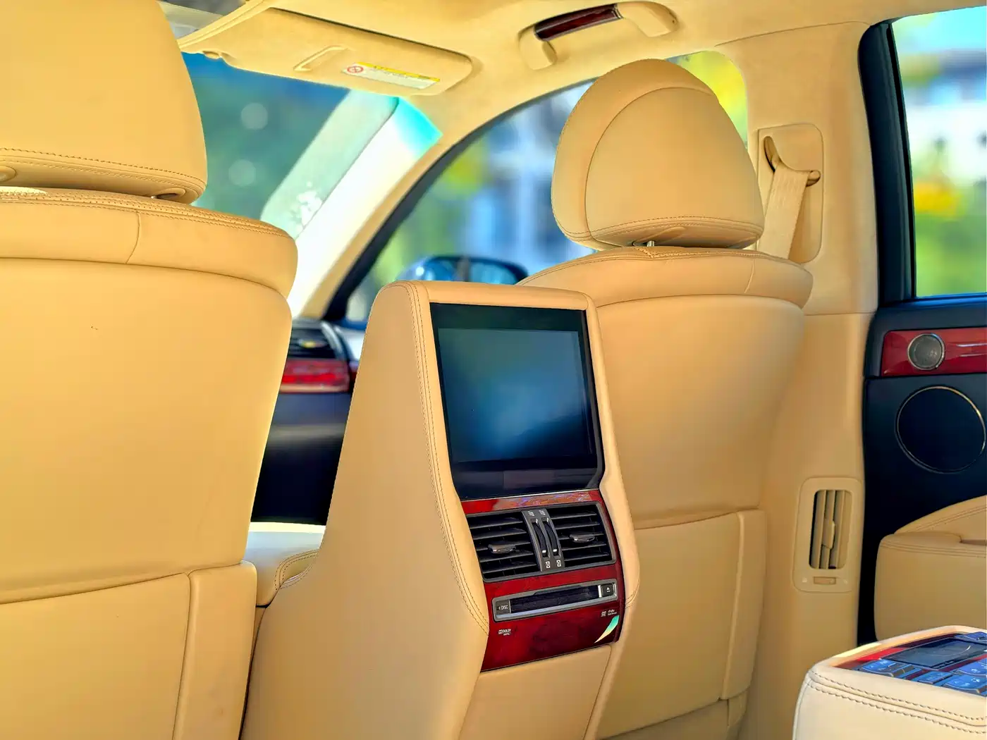 Lexus LS 2010 600hL фото 10