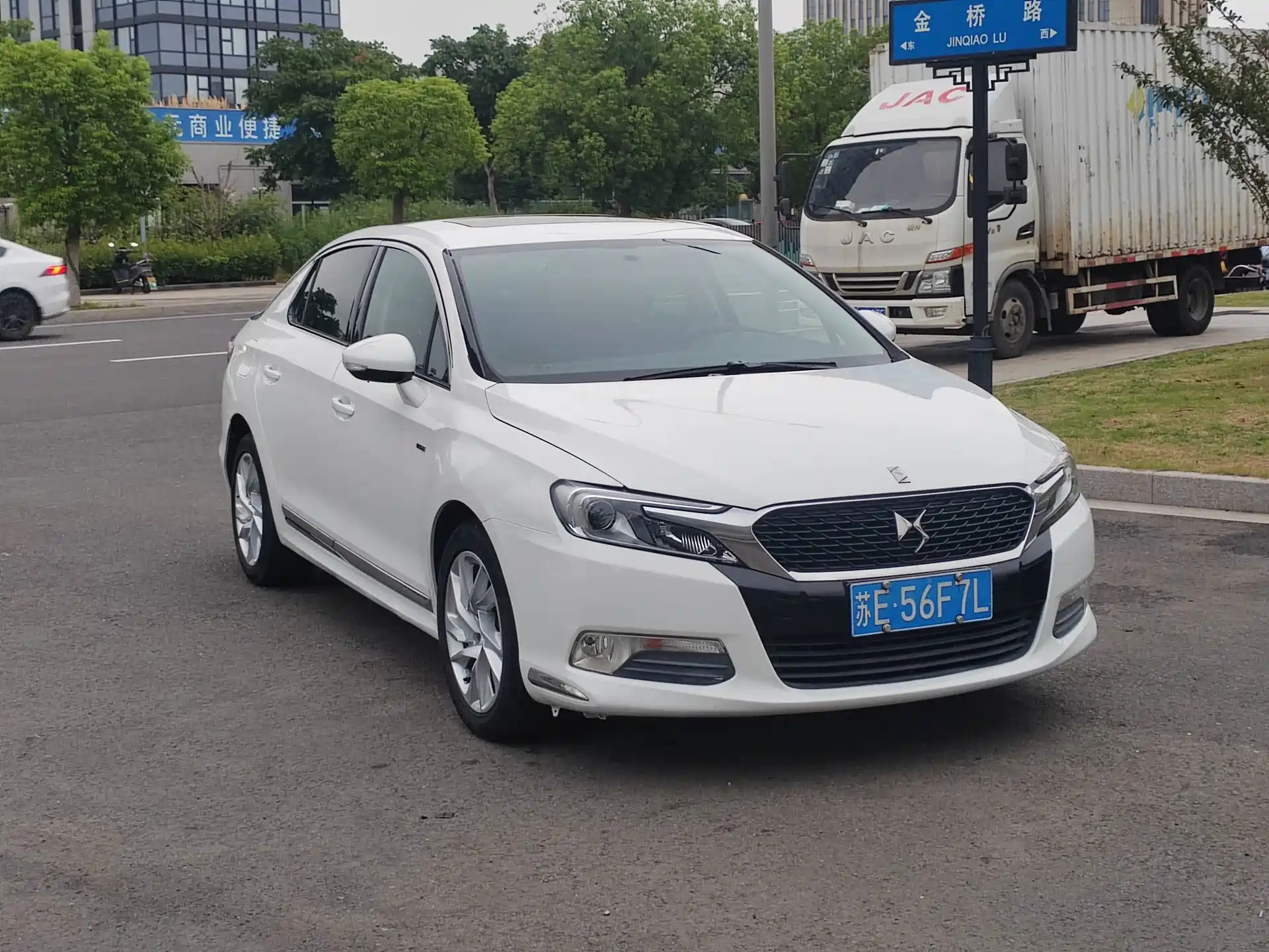 Фото 3 - DS 5LS