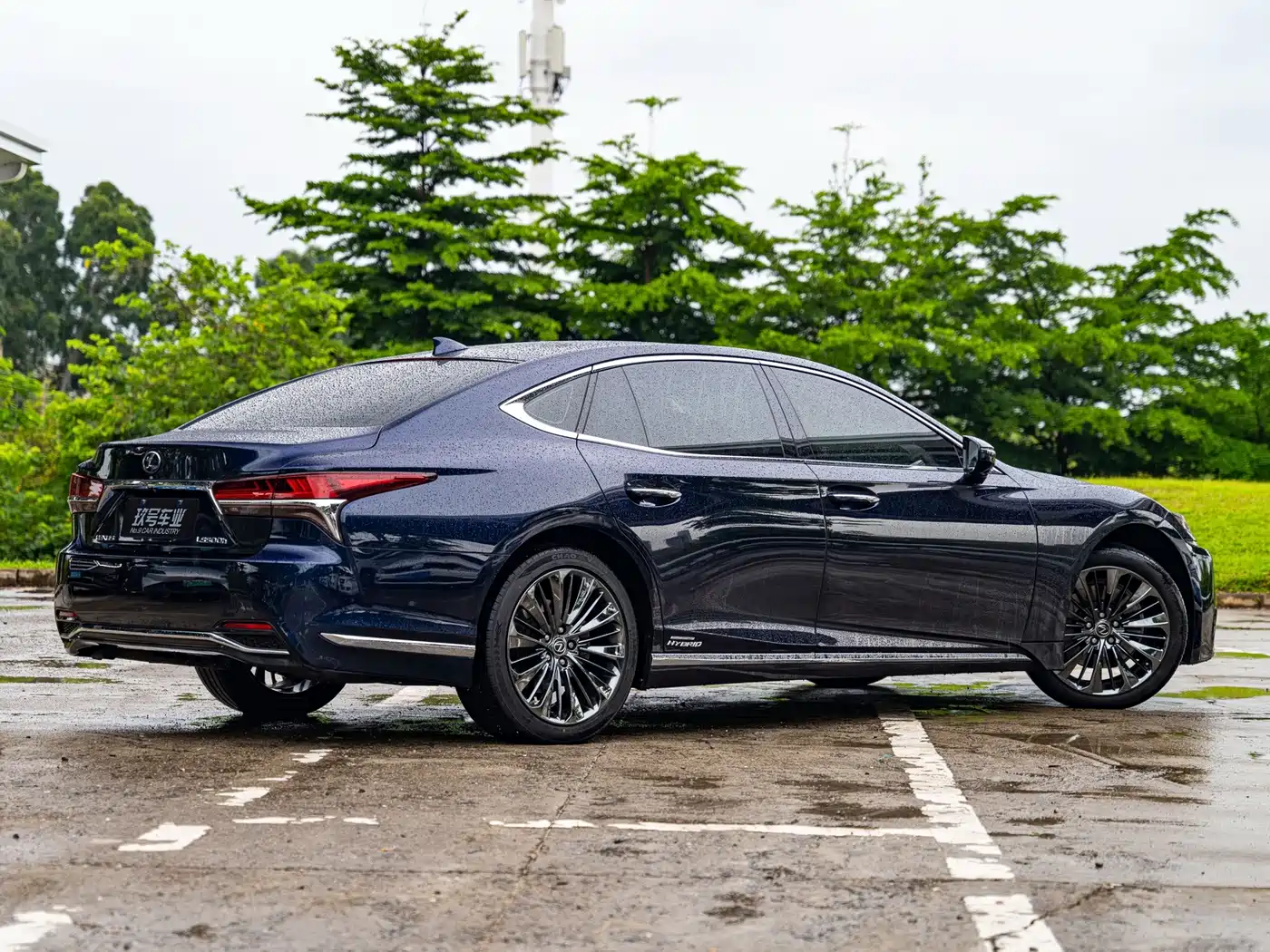 Фото 3 - Lexus LS