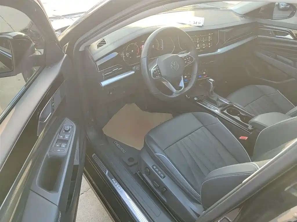 Volkswagen Passat 2022 330TSI Luxury Edition фото 16
