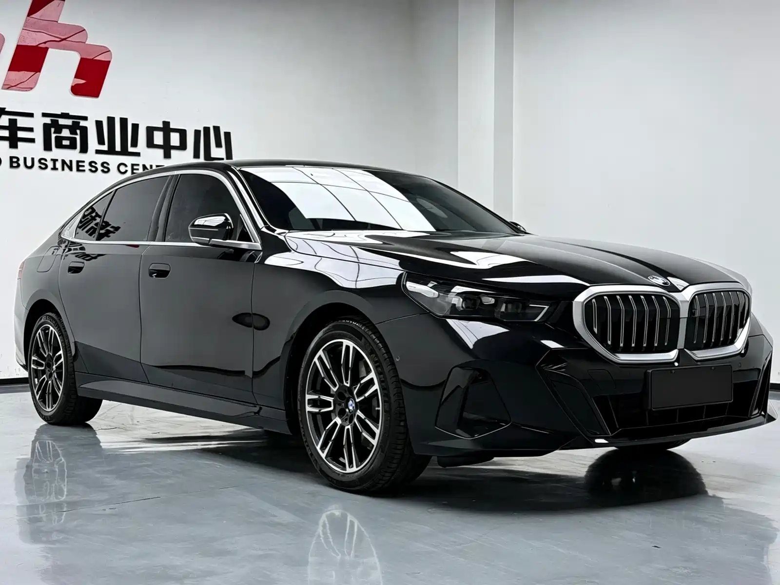 Фото 2 - BMW 5 Series