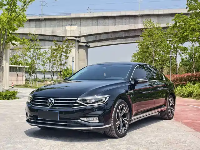 VOLKSWAGEN MAGOTAN 2023