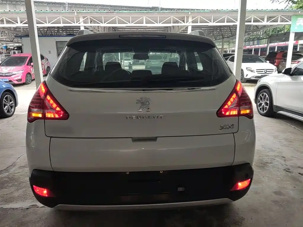 Peugeot 3008 2015 2.0L Automatic Classic Edition фото 6
