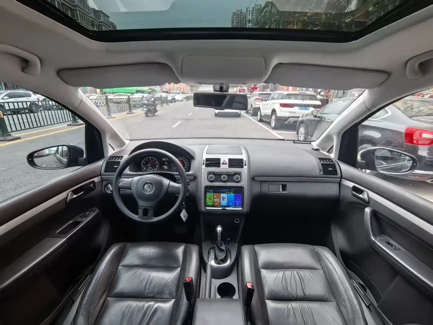 Volkswagen Touran 2013 1.4T DSG Comfort 5-seater фото 7