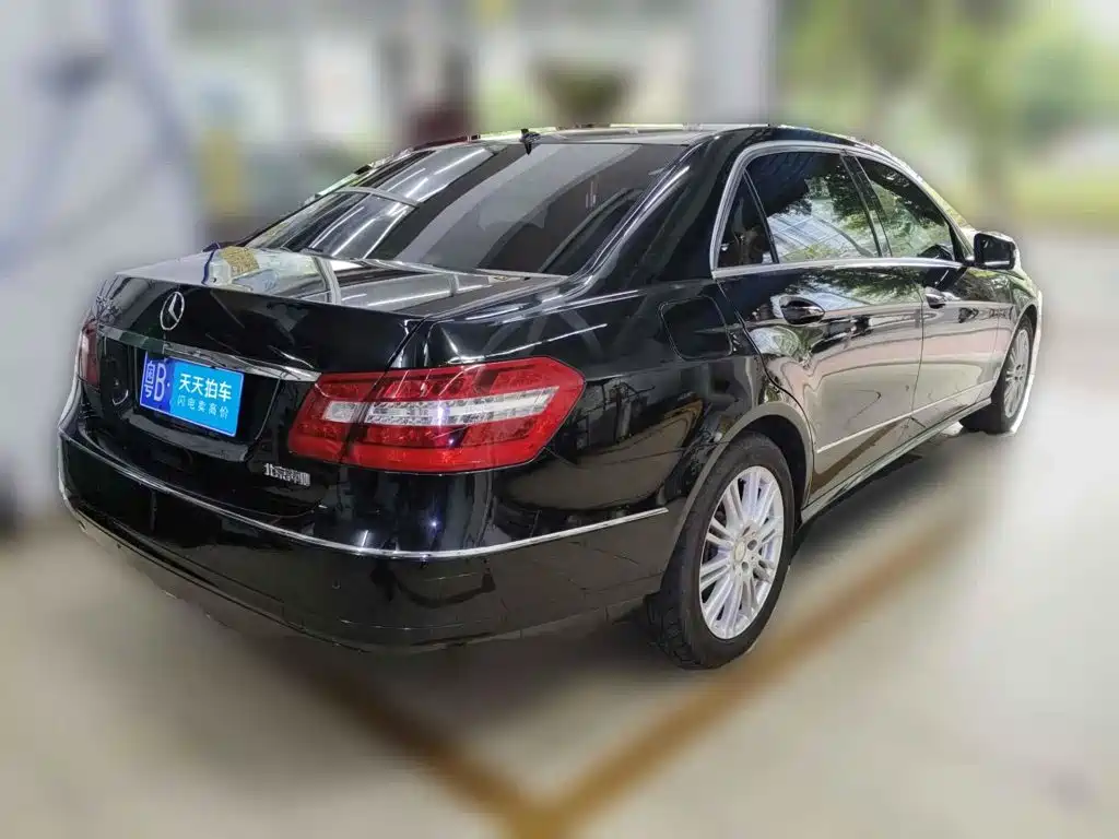 Фото 2 - Mercedes-Benz E-Class