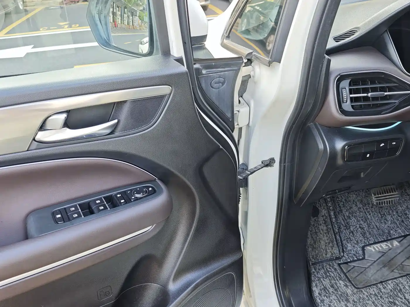 GAC Trumpchi Trumpchi M6 2019 270T Automatic Premium (7-seater) China V фото 8
