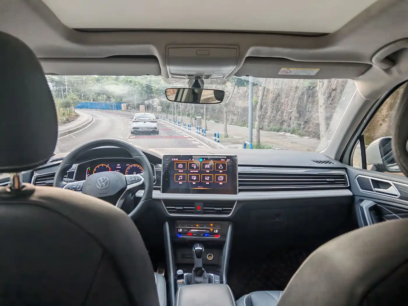 Volkswagen Tiguan L 2024 Outstanding 330TSI Auto 2WD R-Line Dragon Glory Edition фото 5