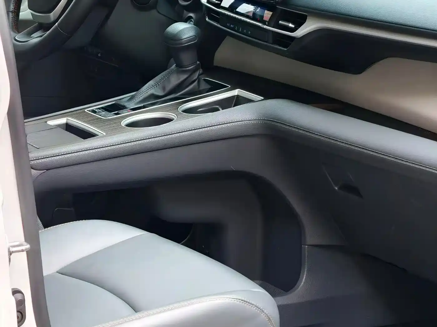 Toyota Sienna 2021 2.5L Hybrid Comfort Edition фото 5