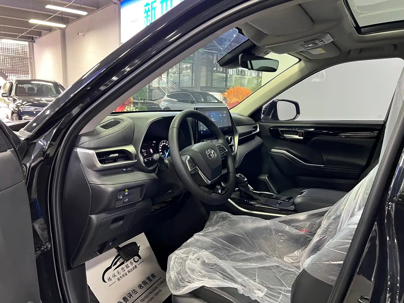 Toyota Highlander 2022 Model Dual Engine 2.5L 4WD Premium Edition 7-Seater фото 4