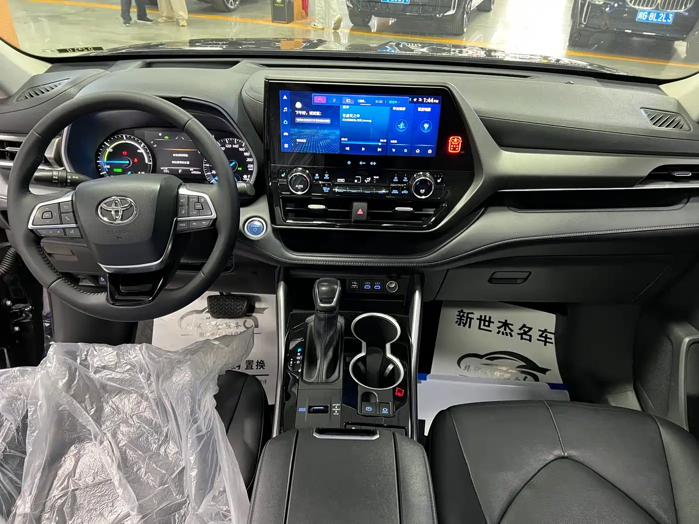 Toyota Highlander 2022 Model Dual Engine 2.5L 4WD Premium Edition 7-Seater фото 6