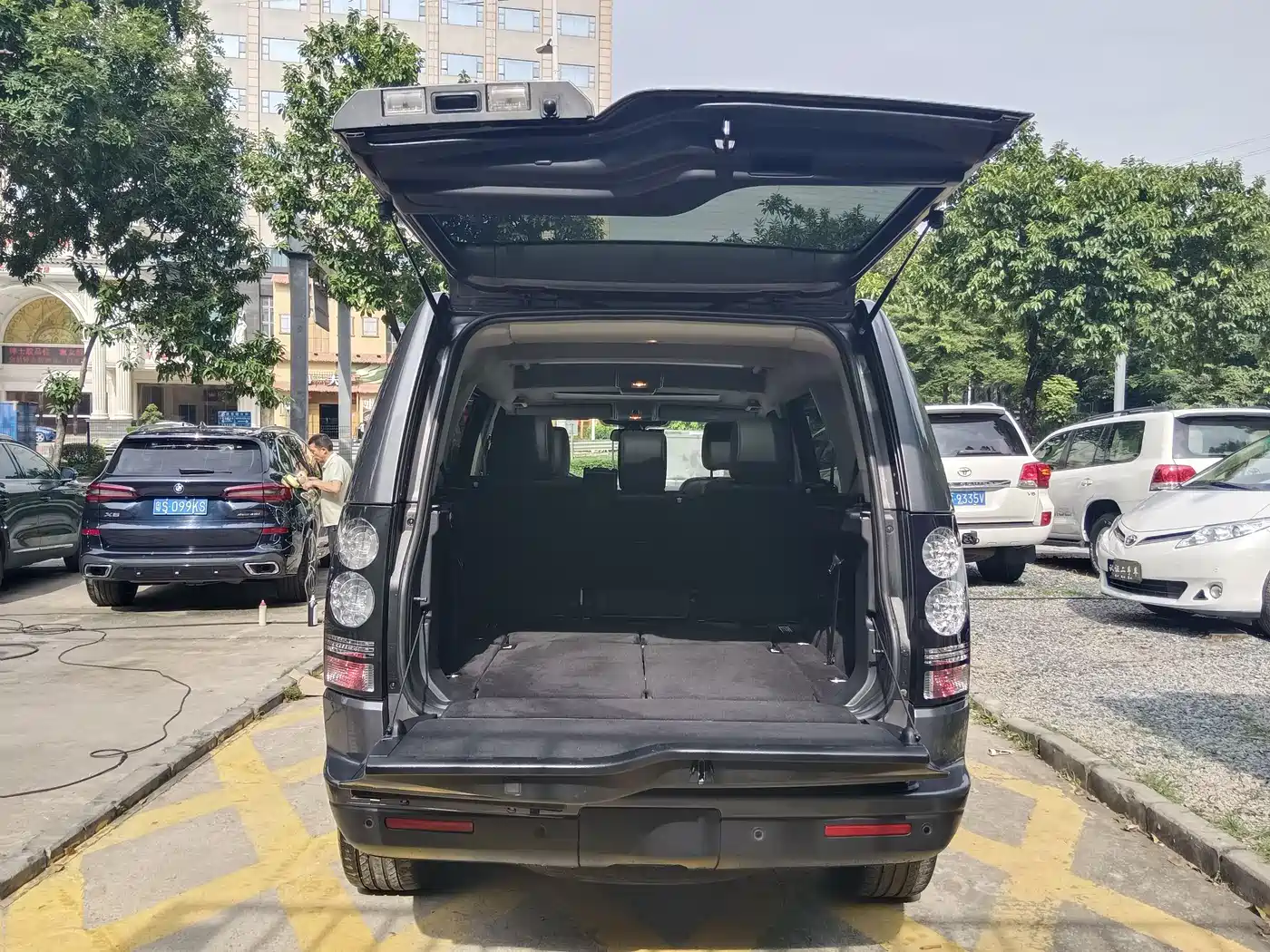 Land Rover Discovery 2015 3.0 SC V6 SE фото 15